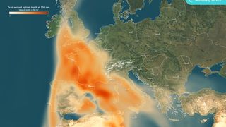 Nad Evropou se pohybuje obrovský oblak saharského prachu, ovlivní i Česko