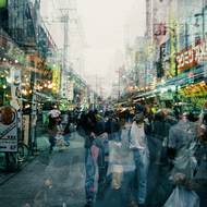 Petr Geisler, dvojexpozice Japonsko, takto zaznamenal tamní ruch.