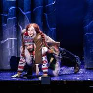 Ledové království se usadilo v pražském Hudebním divadle Karlín. Ines Ben Ahmed a Ondřej Rychlý (Kristoff)