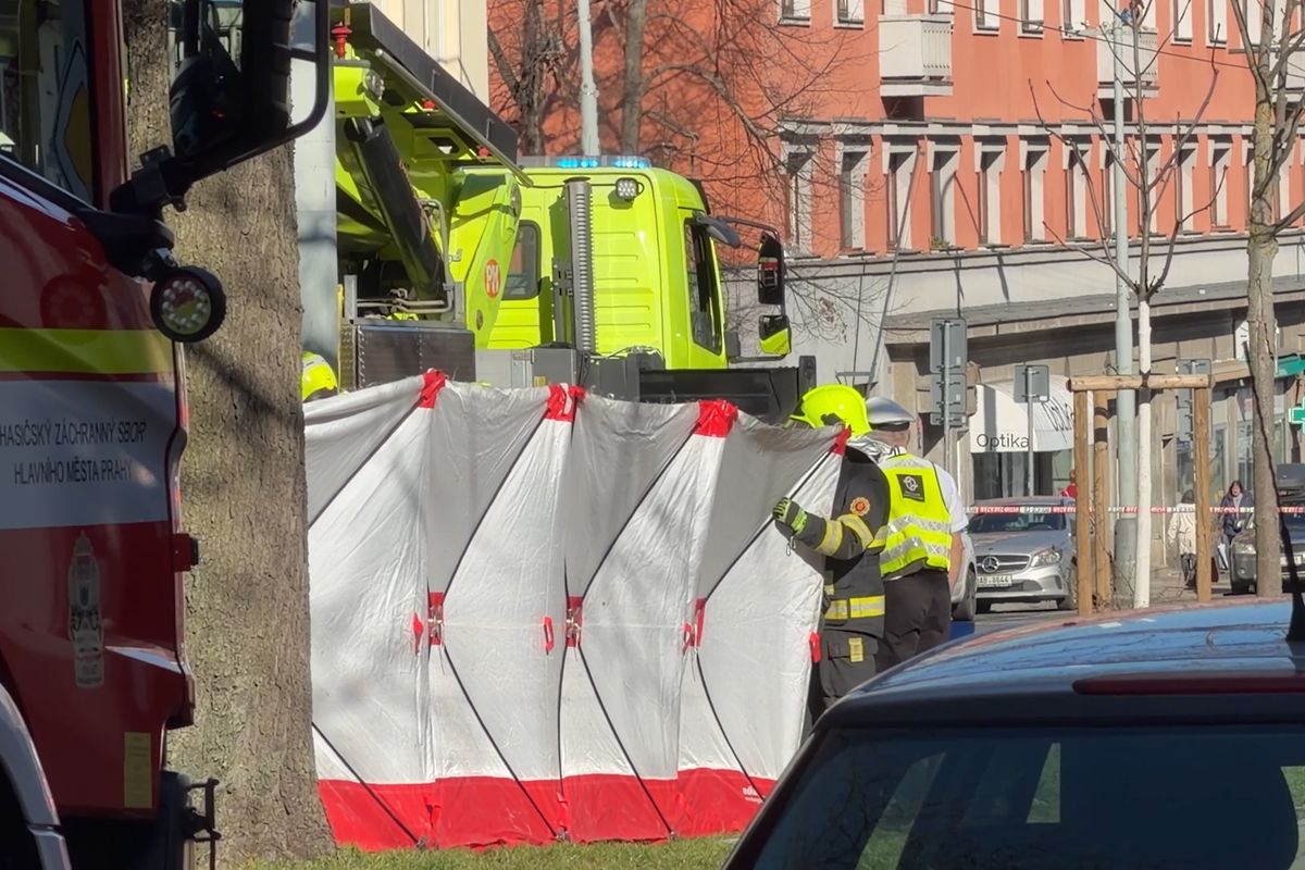 Dívku v Praze srazila tramvaj