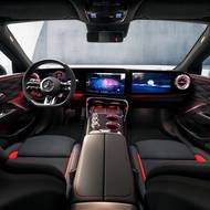 Kabina nabídne tři velké displeje, z toho dva s úhlopříčkou 14palců.