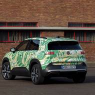 S délkou 4153 mm je nepatrně kratší oproti sesterské Škodě Epiq (4171 mm).