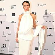 Jako bohyně vypadala v bílých šatech Anamé herečka a zpěvačka Radka Pavlovčinová.