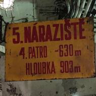 V úterý dopoledne stavěli horníci zátku ve čtvrtém patře pátého náraziště v hloubce 903 metrů. 