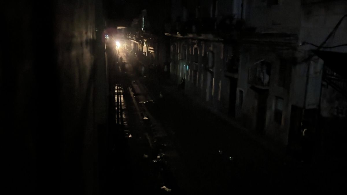 Miliony lidí bez elektřiny. Kolaps sítě na Kubě ukazuje, jak závislá je na dovozu ropy