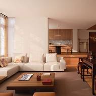 Dům obývají tři generace jedné rodiny.