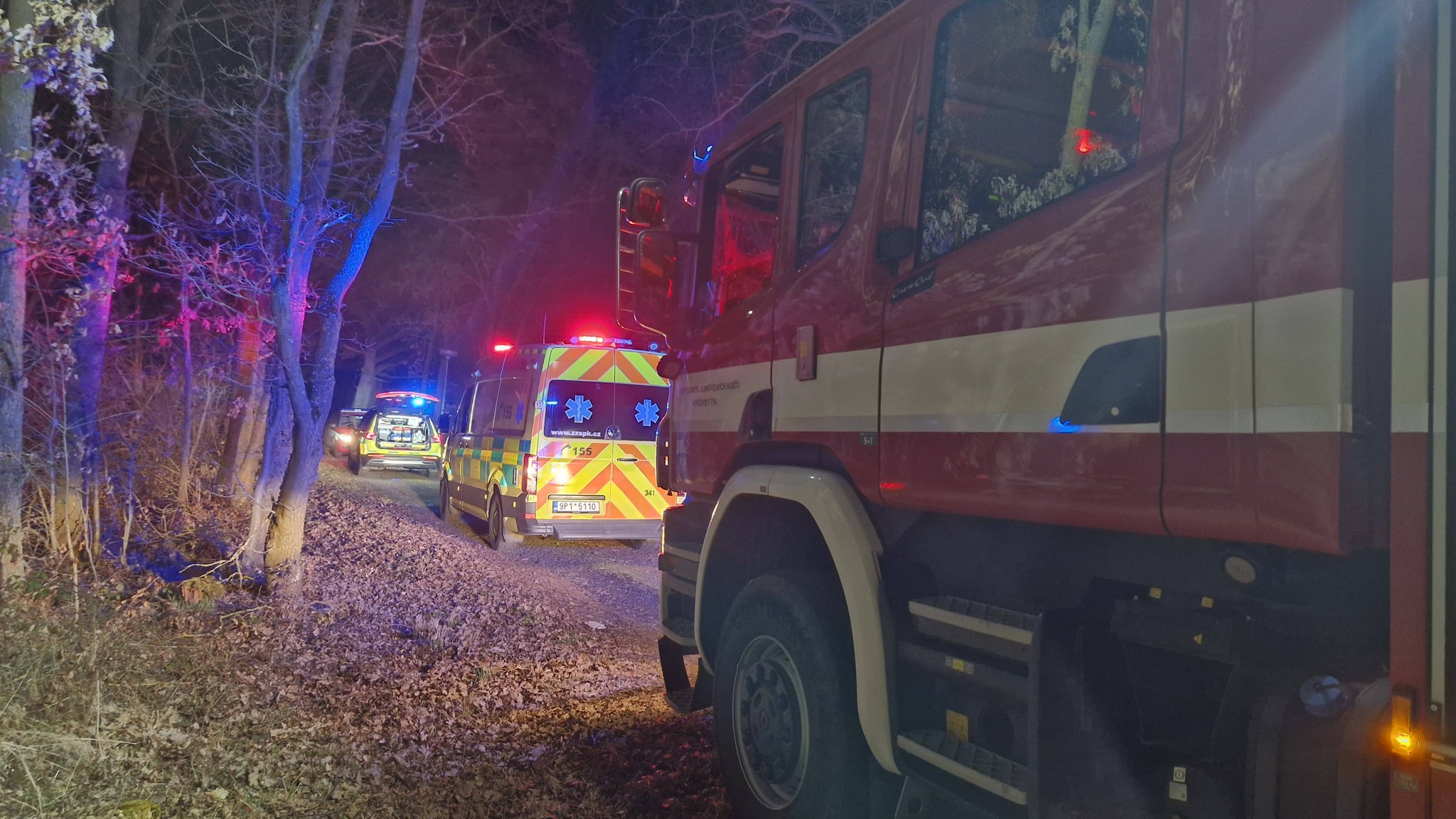 Podivná smrt motorkáře na Domažlicku. Nejdřív ujížděl policistům, pak ho našli v rybníku 