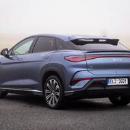 Na délku vůz měří 4830 mm.