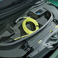 Pod přední kapotou je nově frunk o objemu 21 litrů.