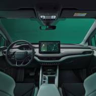 Kabina je na první pohled stejná, zásadní proměnou ale prošel infotainment.