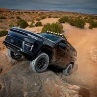 Jeep Grand Wagoneer Commander ukazuje kombinaci velkého luxusního SUV se schopným terénním vozem.