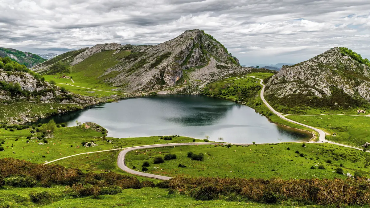 Nejkrásnější místa světa slibují zážitek, který stojí za to. Žebříčku vévodí španělské pohoří