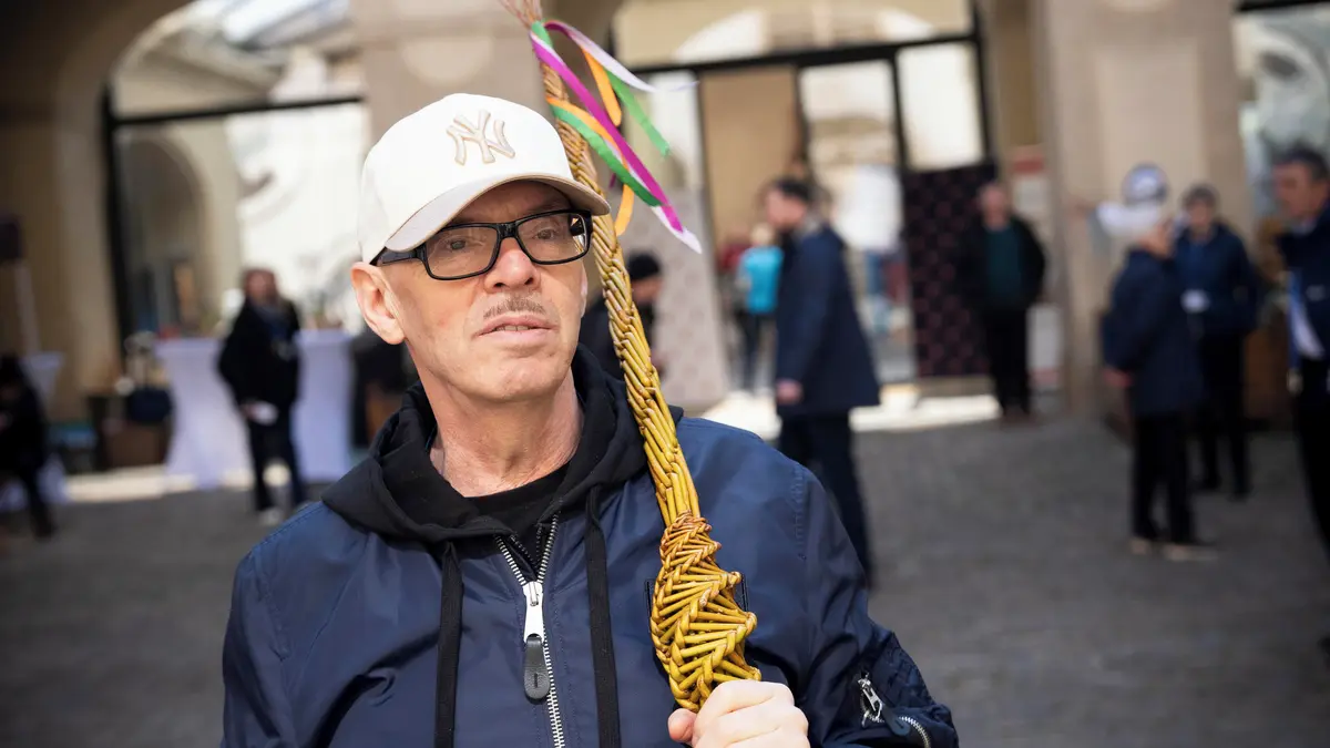 Klempíř si na jarmarku zazpíval s cimbálem a dostal sekerku. Na akci ministerstva kultury dorazil i Šťastný