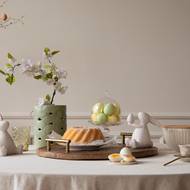 Opravdu minimalistického vzhledu lze dosáhnout neutrálními barvami textilií a keramiky. K nim stačí použít jeden prvek ve výraznějším provedení a je to tak akorát.