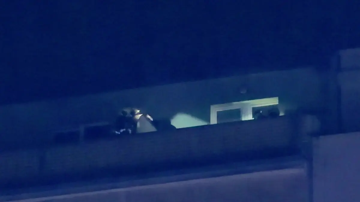 Požár v bytovém domě v Praze nepřežil jeden člověk