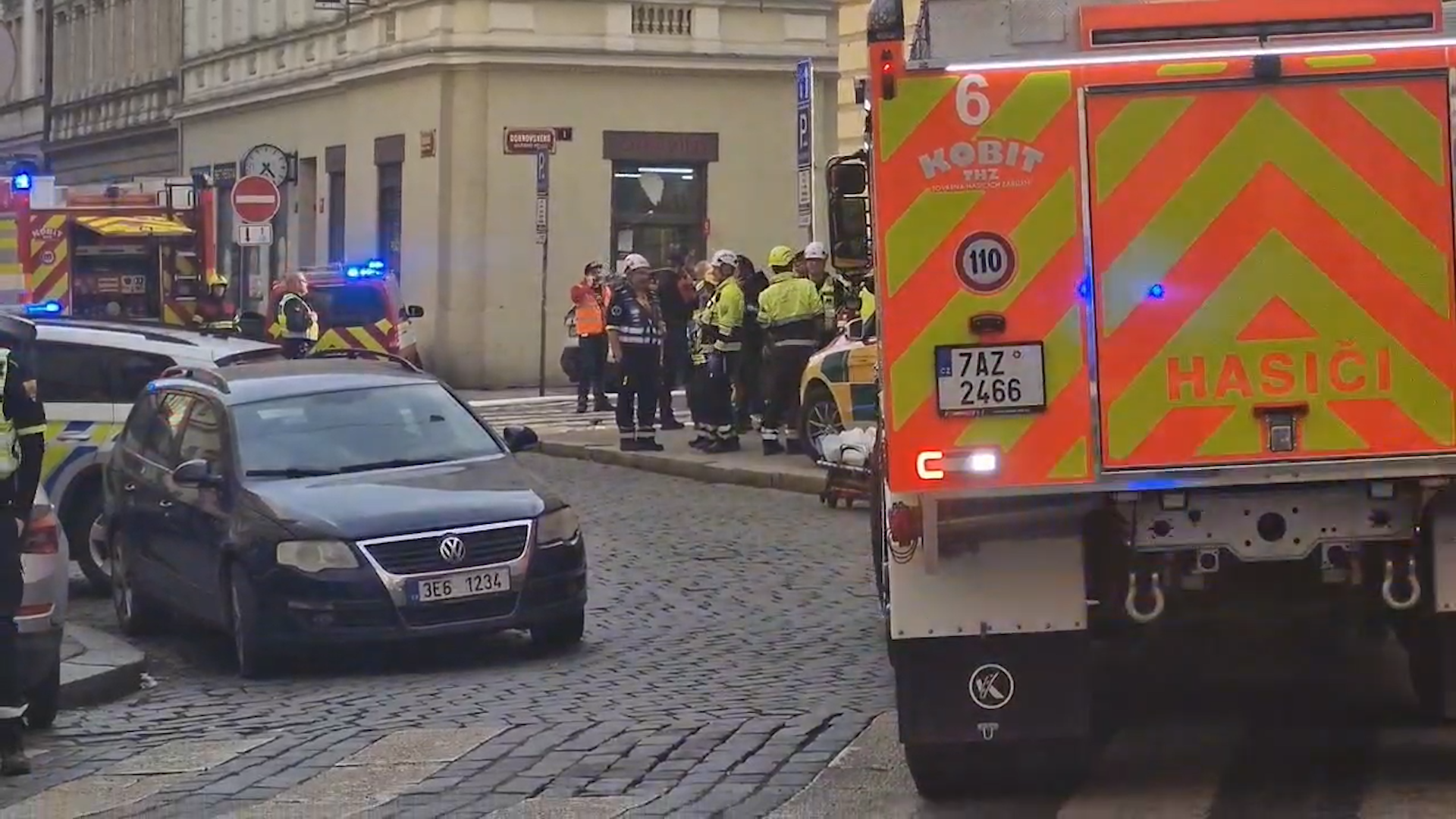 Sloup hořícího plynu hučel v ulici jako motor tryskového letadla, popsal svědek