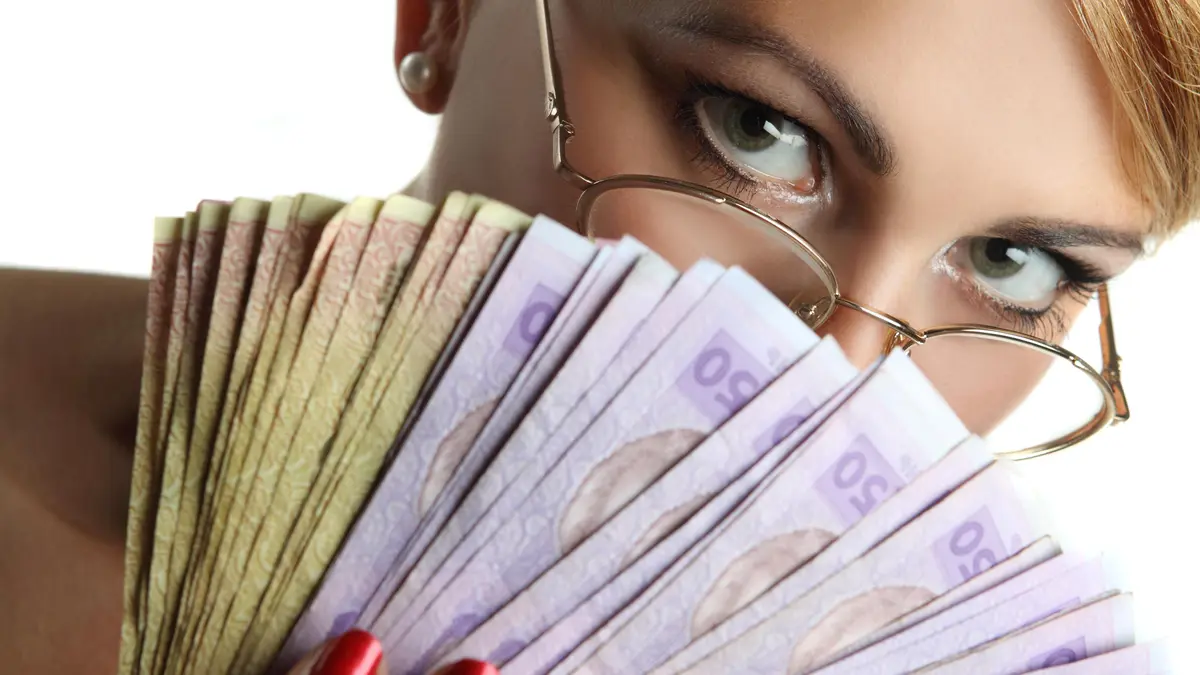 Moje žena vydělává pětkrát víc než já. Udržet takové manželství není snadné