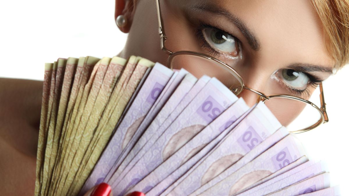 Moje žena vydělává pětkrát víc než já. Udržet takové manželství není snadné