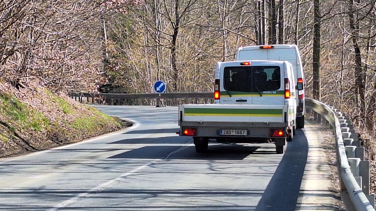 Hlavní tah z Havlíčkova Brodu do Žďáru je zavřený kvůli ujíždějícímu svahu u Pohledu, hotovo bude do srpna