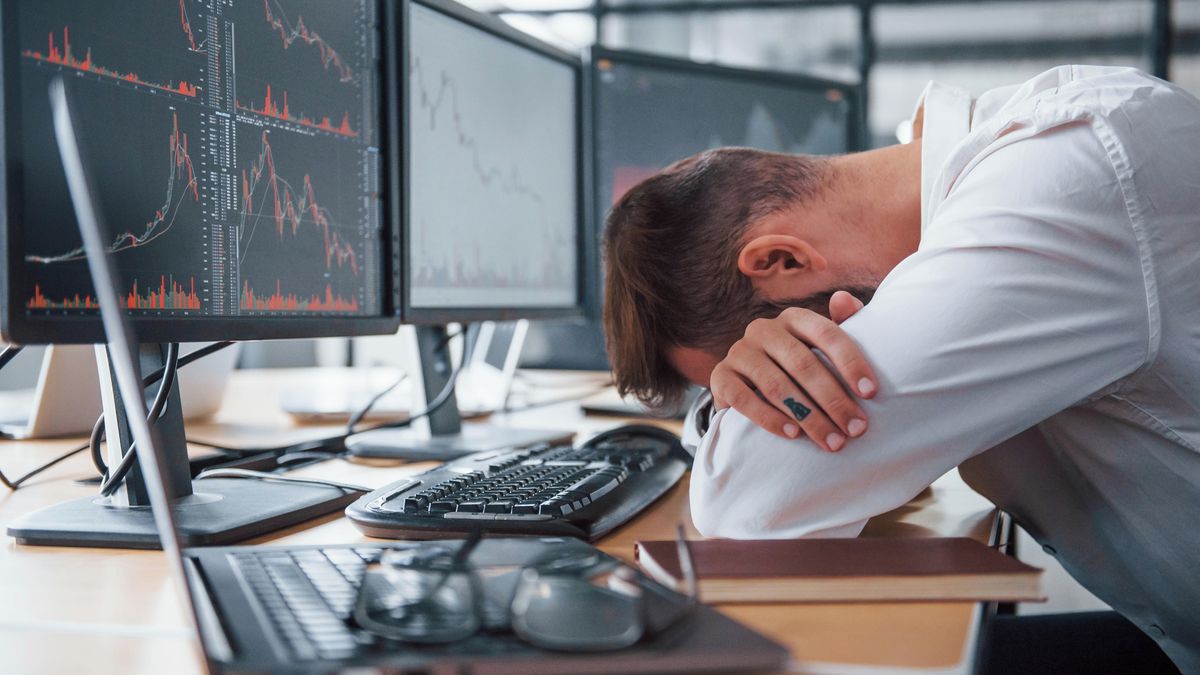 Temná stránka rozmachu AI. Pracovní trend 996 vede k rychlému vyhoření