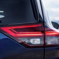 Nissan X-Trail po modernizaci má konečně full-LED zadní svítilny.