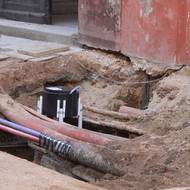 Na Letné hořelo plynové potrubí. 