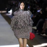 Robustní úplety s rybářským žebrováním a ručně háčkovanou šálou