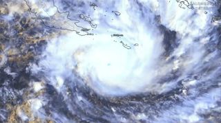 Narelle se blíží. Austrálie čeká úder tropické cyklóny nejvyšší kategorie