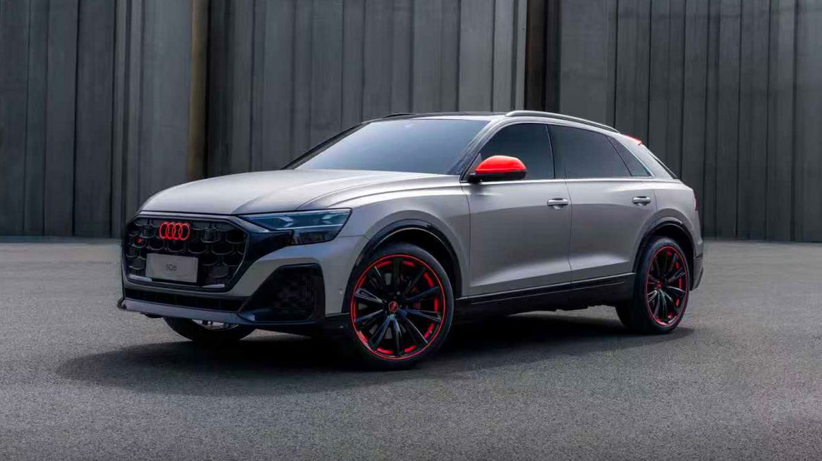 Audi už halí své modely do barev Formule 1, ale zatím nesměle