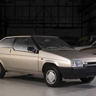 Škoda 783 (1987): Další prototyp na bázi modelu Škoda 781 Favorit. Třídveřové kupé vznikalo od roku 1985 nejprve jako soubor skic a modelů v měřítku 1:4 ve studiu Bertone, poté byla v Mladé Boleslavi a Kvasinách připravena potřebná dokumentace a v roce 1986 došlo k výrobě karoserie. Kupé vyjelo poprvé v roce 1987, ale sériová výroba nakonec nebyla realizována.