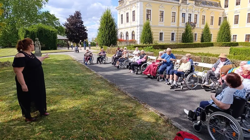 Senioři už nebudou bydlet na zámku, vzniknou nové domovy v Lysé nad Labem a Milovicích