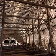 Kostel ukrývá unikátní dřevěné gotické krovy.