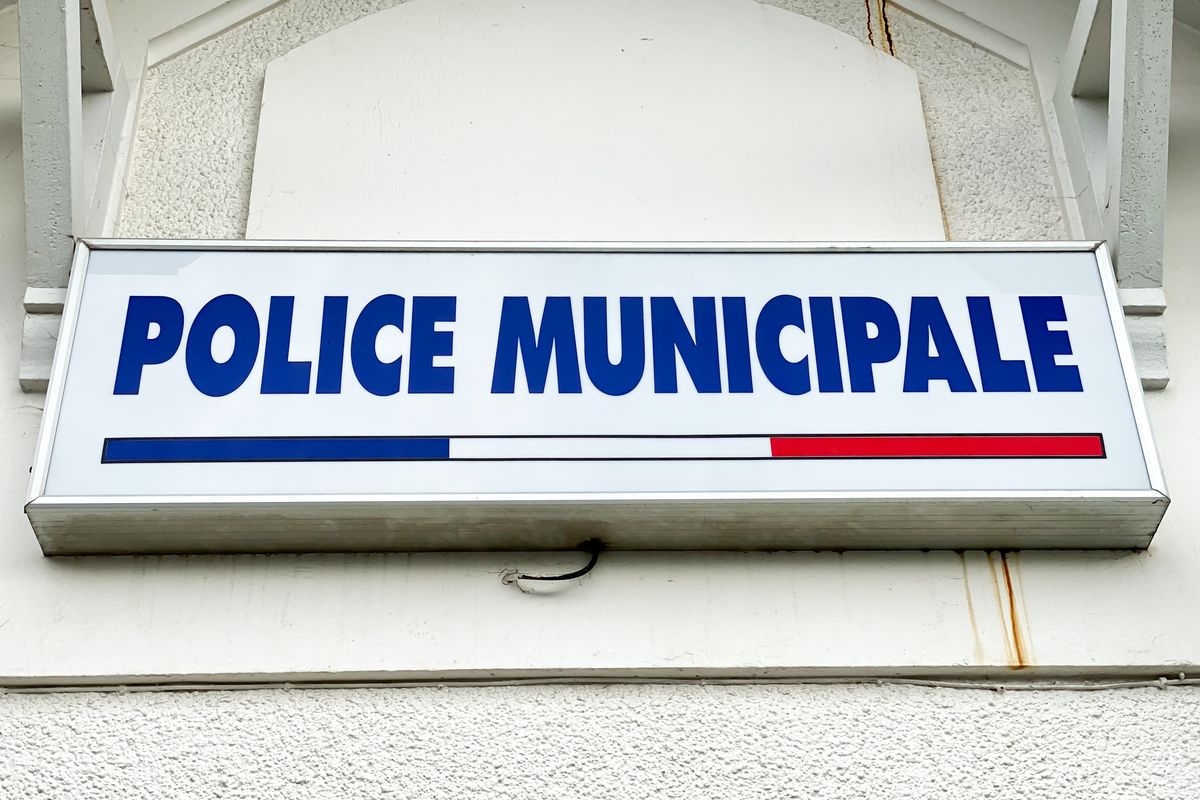 Francouzský senior dostává denně desítky výzev k zaplacení pokuty. Hackeři mu ukradli e-identitu