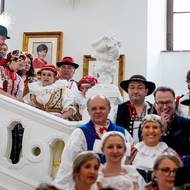 V kroji dorazily desítky poslanců napříč stranami. 