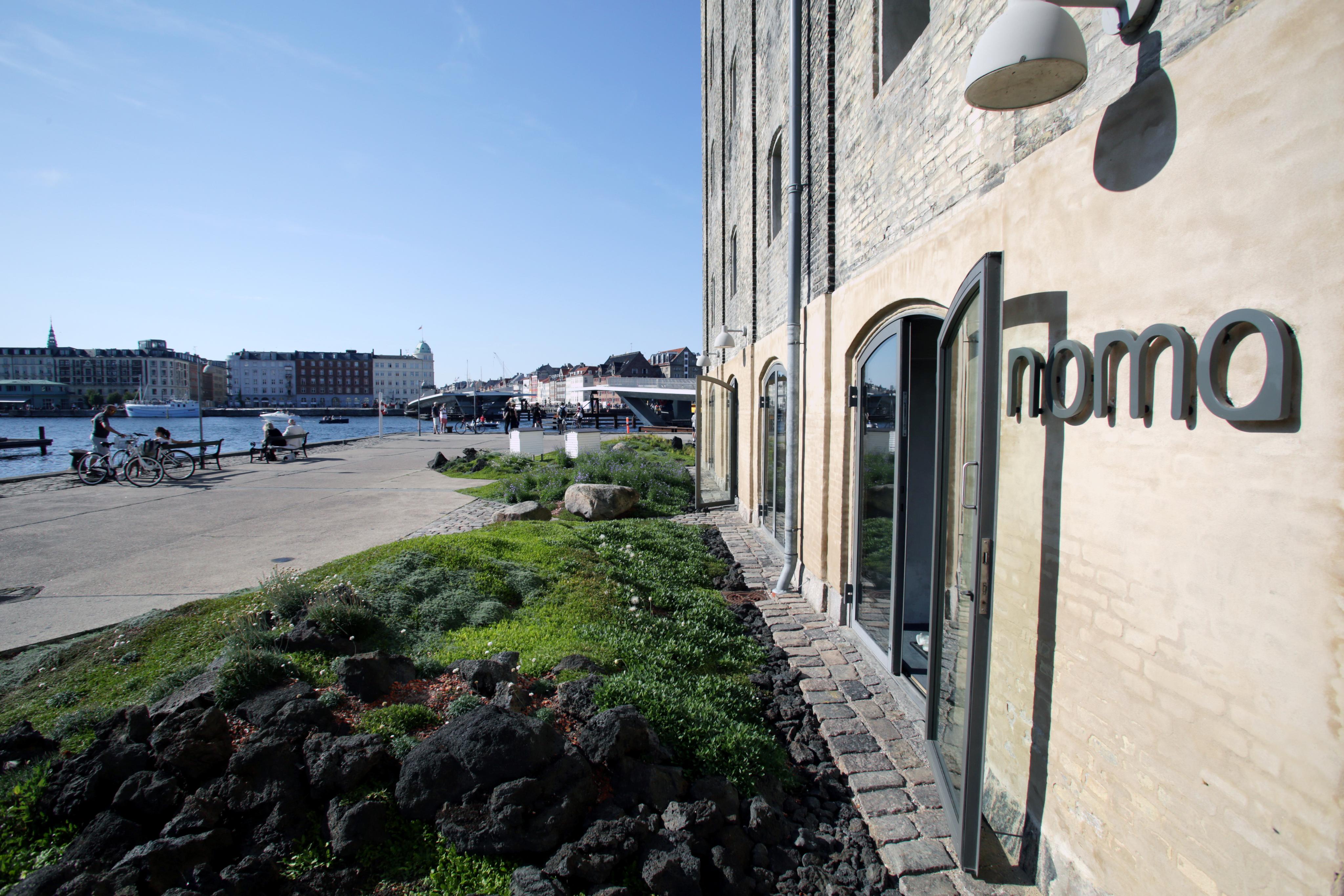 Đầu bếp trưởng của một trong những nhà hàng tốt nhất thế giới từ chức. Bị cáo buộc bạo hành