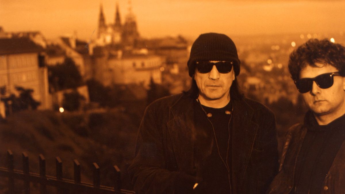 Jan Vozáry připomene, jak s Mejlou Hlavsou čarovali s písněmi Plastiků