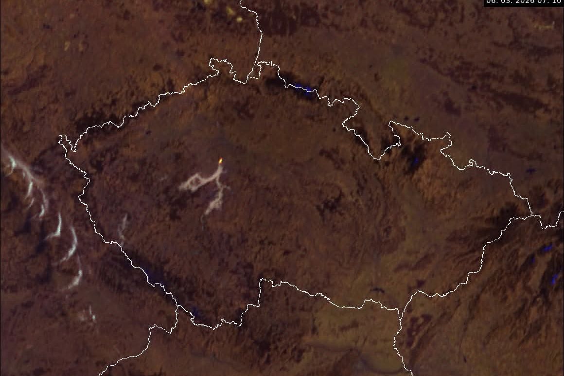 Meteorologická družice zachytila nad Prahou záhadný záblesk 