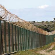 Cílem střel, které míří na Kypr, je britská letecká základna Akrotiri, klíčový britský uzel pro operace na Blízkém východě.