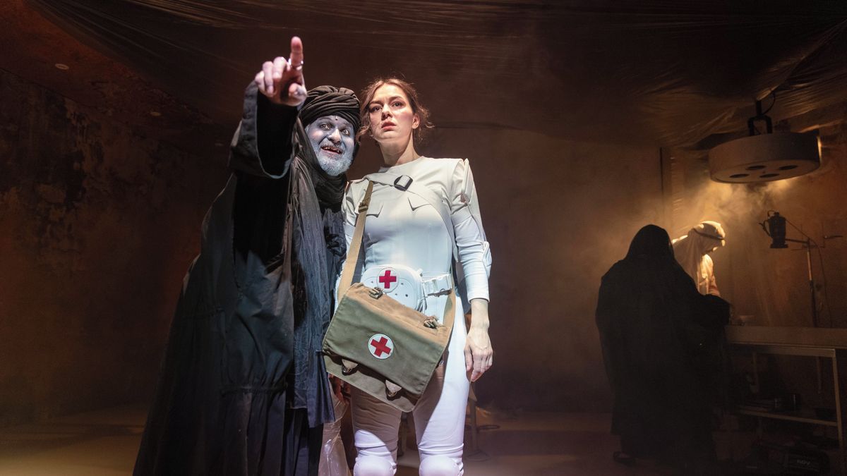 RECENZE: Příběh české doktorky v Orientu si říká o film, v Rokoku ho inscenují šikovně a nápaditě