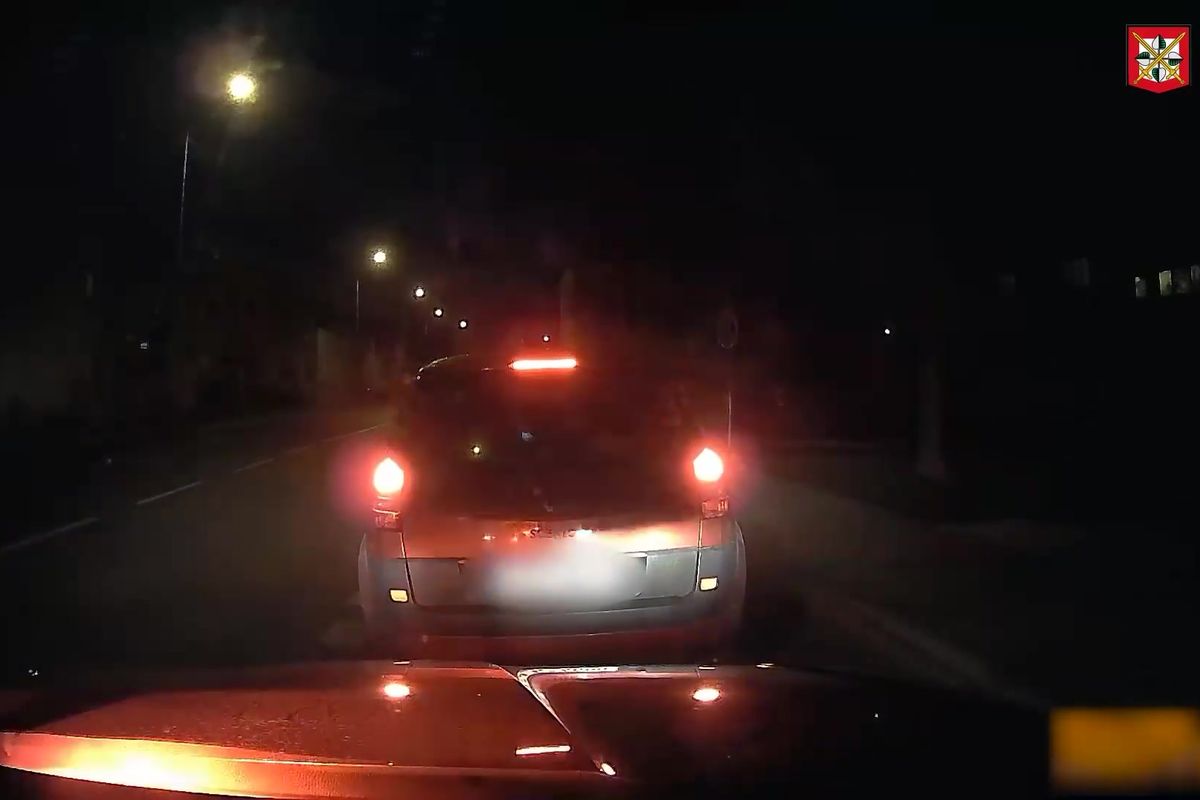 Kyberšmejdi připravili ženu o statisíce, na Chrudimsku ji policisté zadrželi coby jejich kurýrku