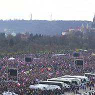 Akce má podle předsedy Milionu chvilek Mikuláše Mináře upozornit na nebezpečí eroze demokracie, oligarchizace společnosti a kroky vlády Andreje Babiše (ANO), které k nim směřují.