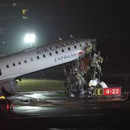 Srážka si vyžádala dvě oběti a několik vážně zraněných. 