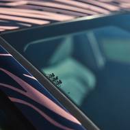 Vtipným detailem jsou cyklisté na předním okně odkazující na tradici značky na Tour de France.