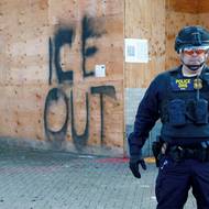 Jedním z témat protestů byly i zásahy agentů protiimigrační služby ICE. V Portlandu ale byli policisté a agenti během protestů téměř všude. 