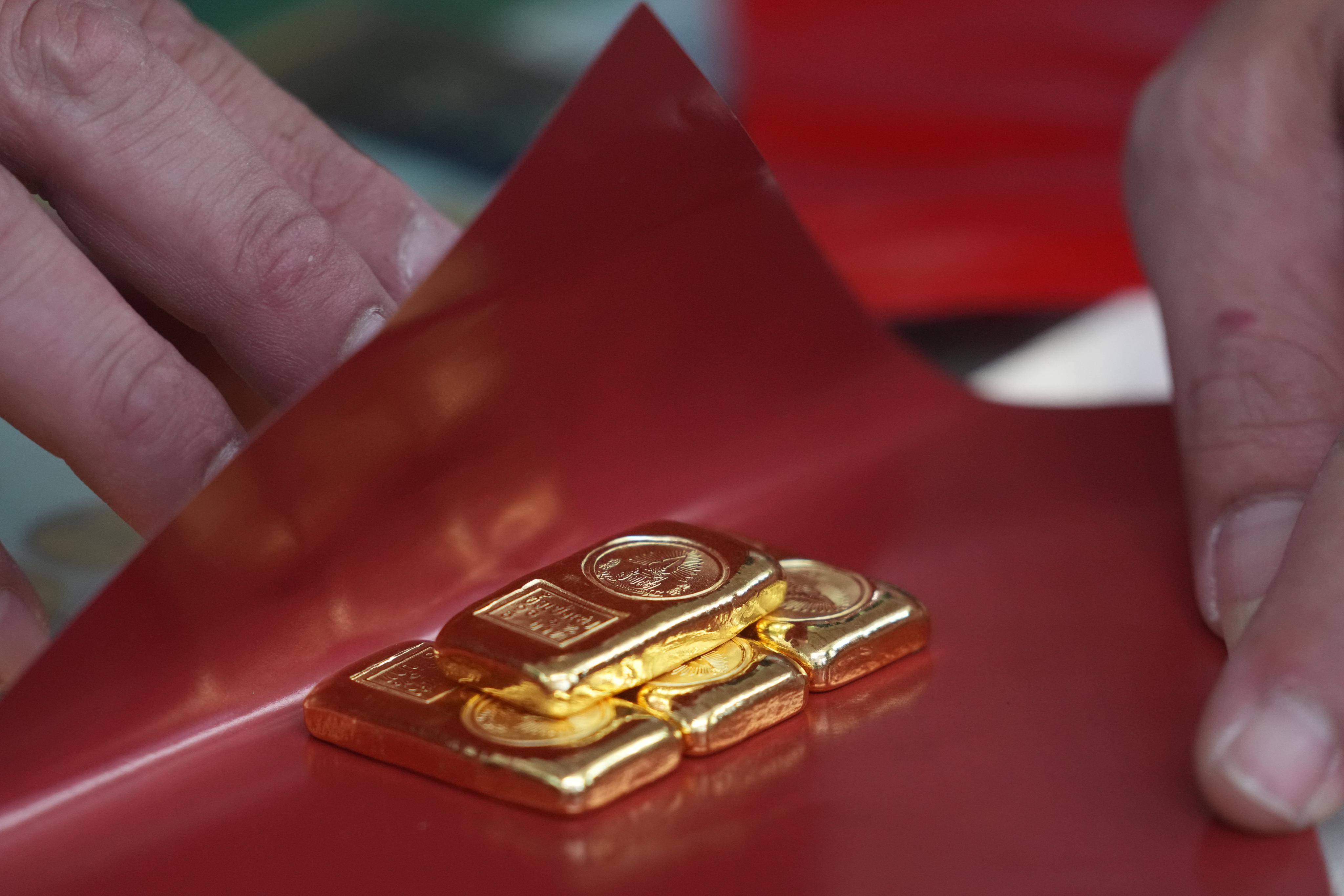 Hạn chế chuyến bay qua Dubai ảnh hưởng nghiêm trọng đến thương mại vàng