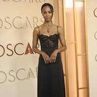 Zoe Saldana zvolila příliš jednoduché šaty s krajkou Saint Laurent.