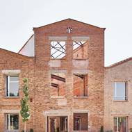 Rehabilitaci stavby Vapor Cortès – Prodis 1923 ve španělském městě Terrassa realizovalo studio H Arquitectes.