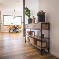 Z předsíně se dostáváte rovnou do obytného prostoru.