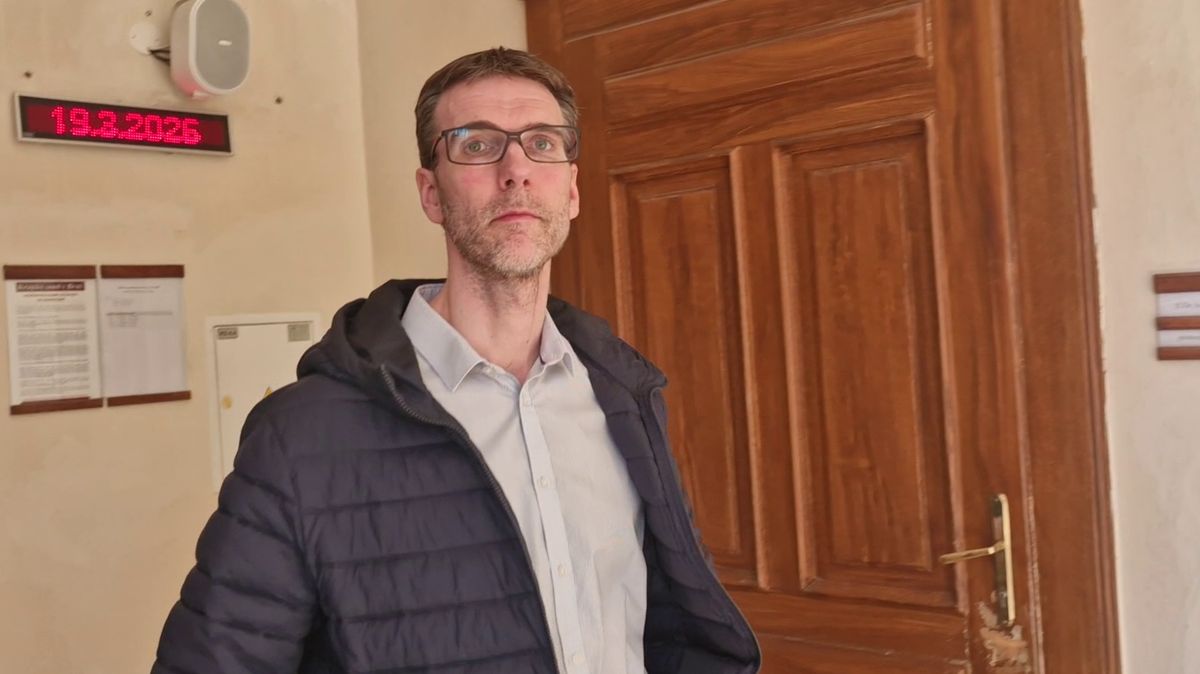 Muž si jel zastřílet k lesu a kontrolujícího myslivce nabral na kapotu. Dostal podmínku a přijde o zbraně