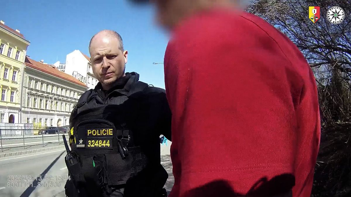 Přijeli vlakem z Ostravy do Prahy prodat přes půlkila pervitinu. Obchodní cesta skončila hned u nádraží